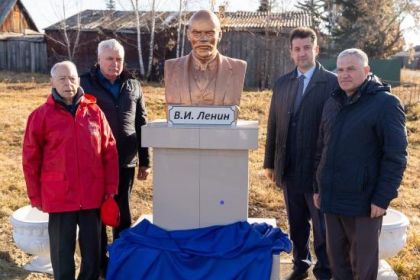 Памятник Ленину открыли в селе Новожилкино Усольского района при поддержке Павла Сумарокова